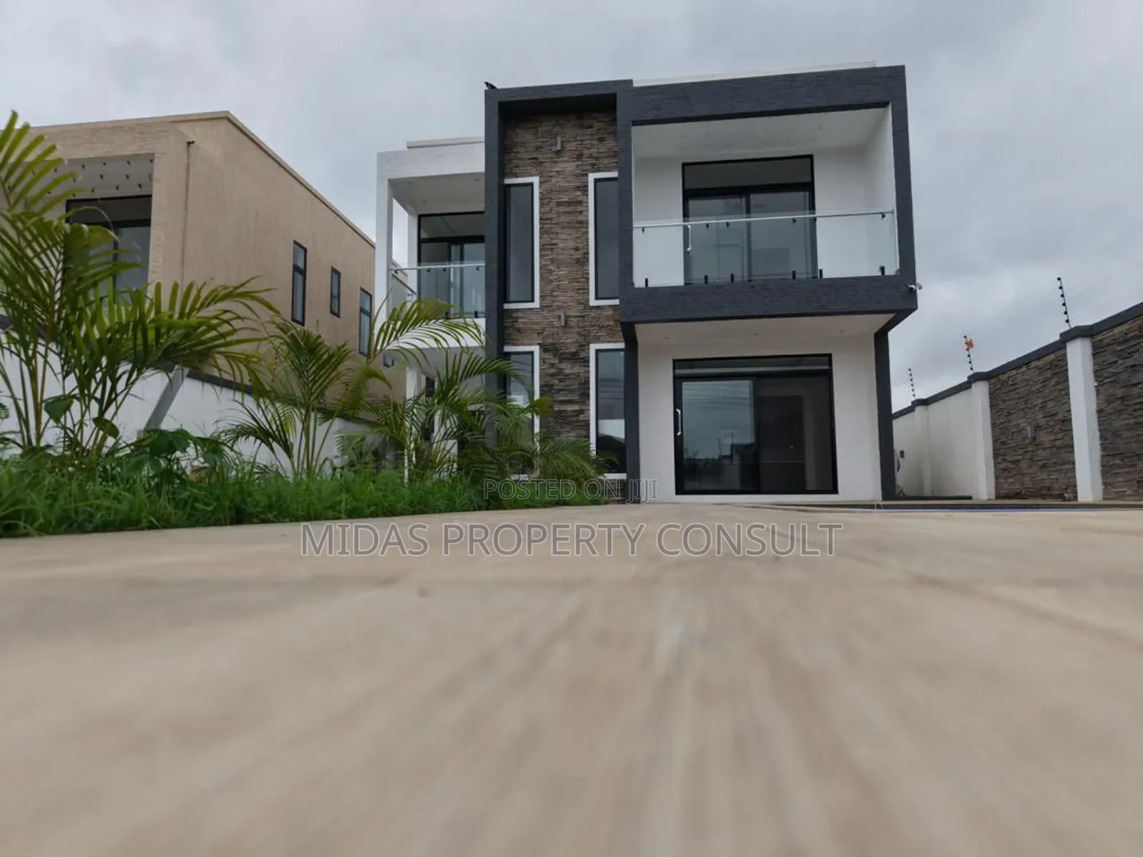 4bdrm House in Community 23, Accra Metropolitan for sale