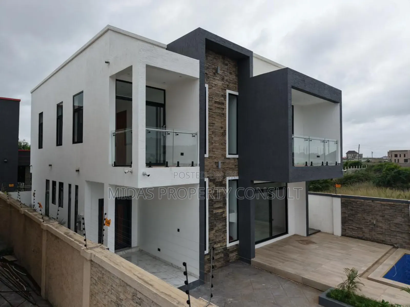 4bdrm House in Community 23, Accra Metropolitan for sale