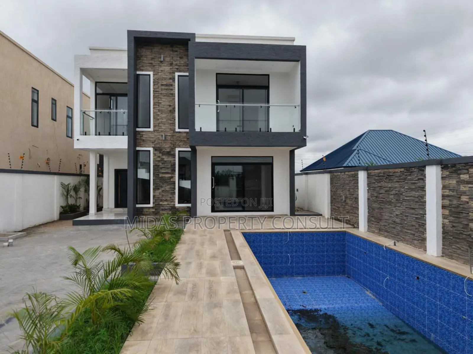 4bdrm House in Community 23, Accra Metropolitan for sale