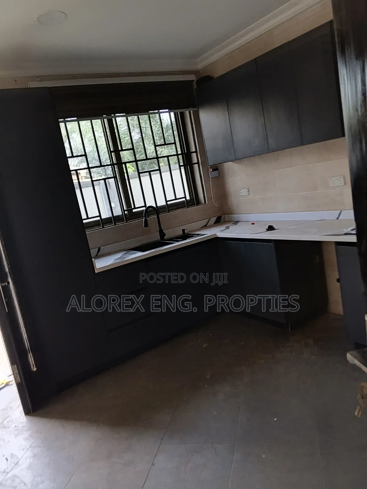 4bdrm Mansion in Adenta, Frafraha for rent
