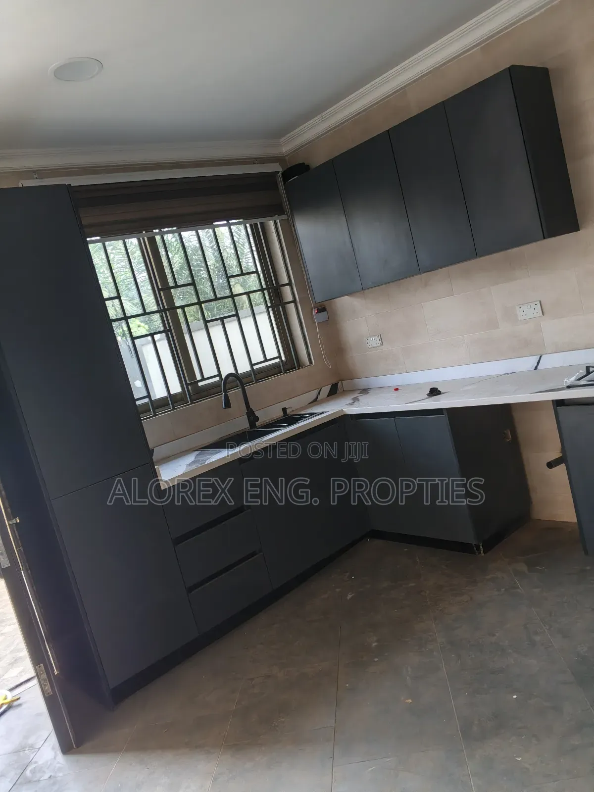 4bdrm Mansion in Adenta, Frafraha for rent