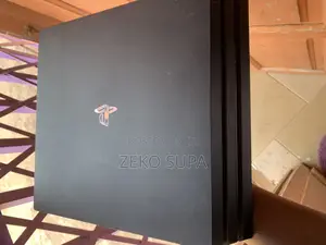 Clean Ps4 Pro 1tb (Fc 25) With 6 Games and 2 Controllers