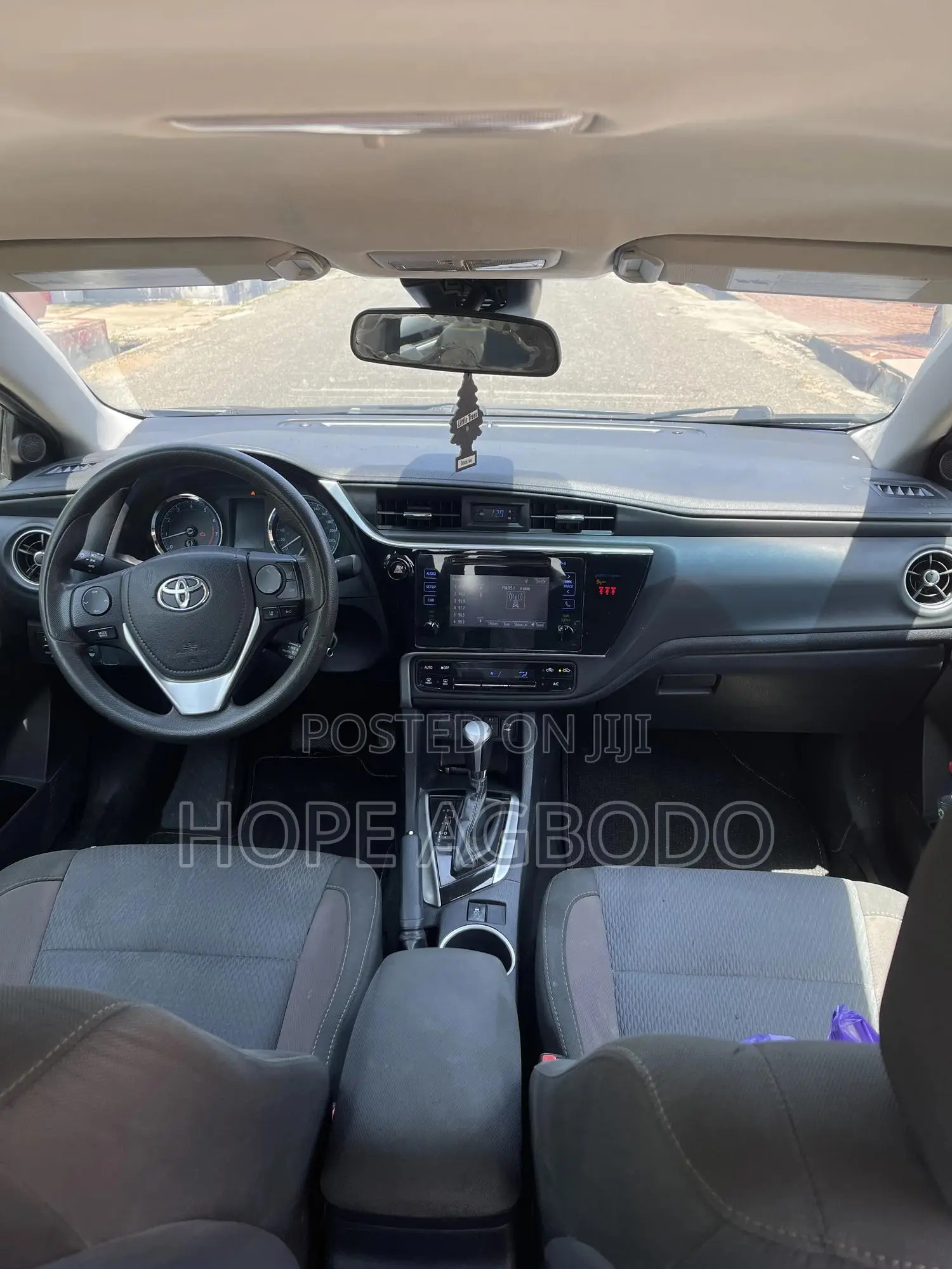 Toyota Corolla LE Eco (1.8L 4cyl 2A) 2019 Gray