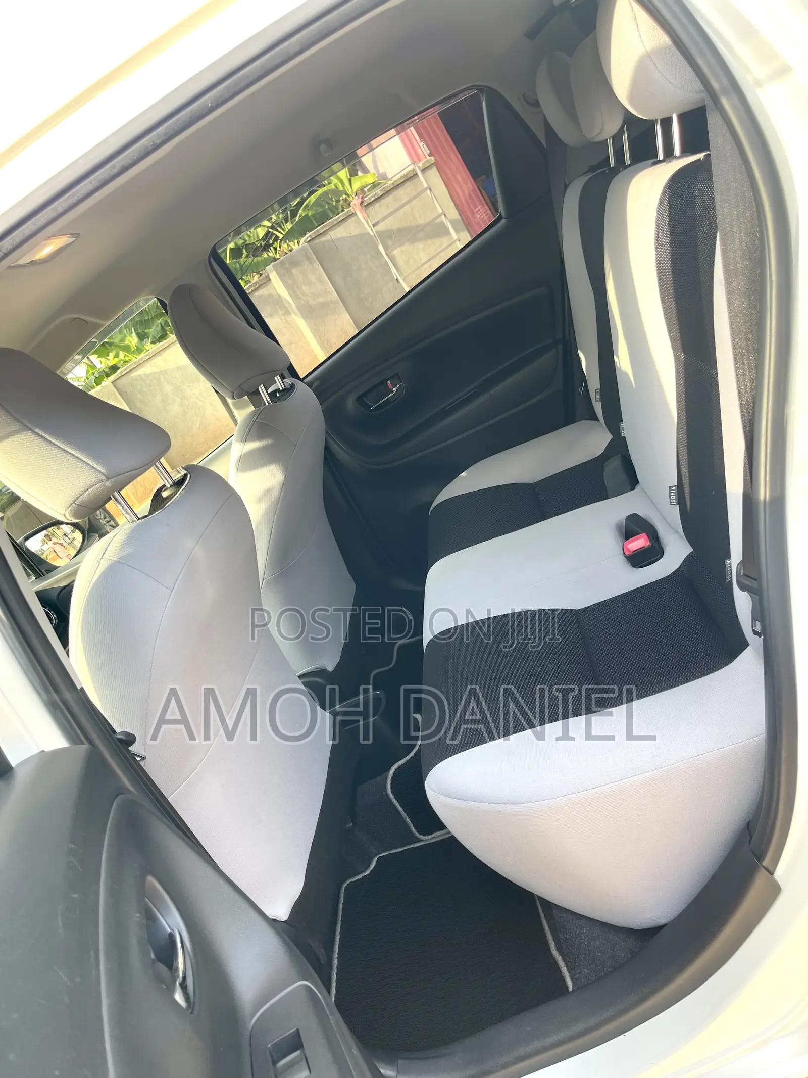 Toyota Vitz 1.3 AWD 5dr 2015 White