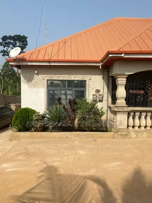9bdrm House in Kumasi Metropolitan for sale
