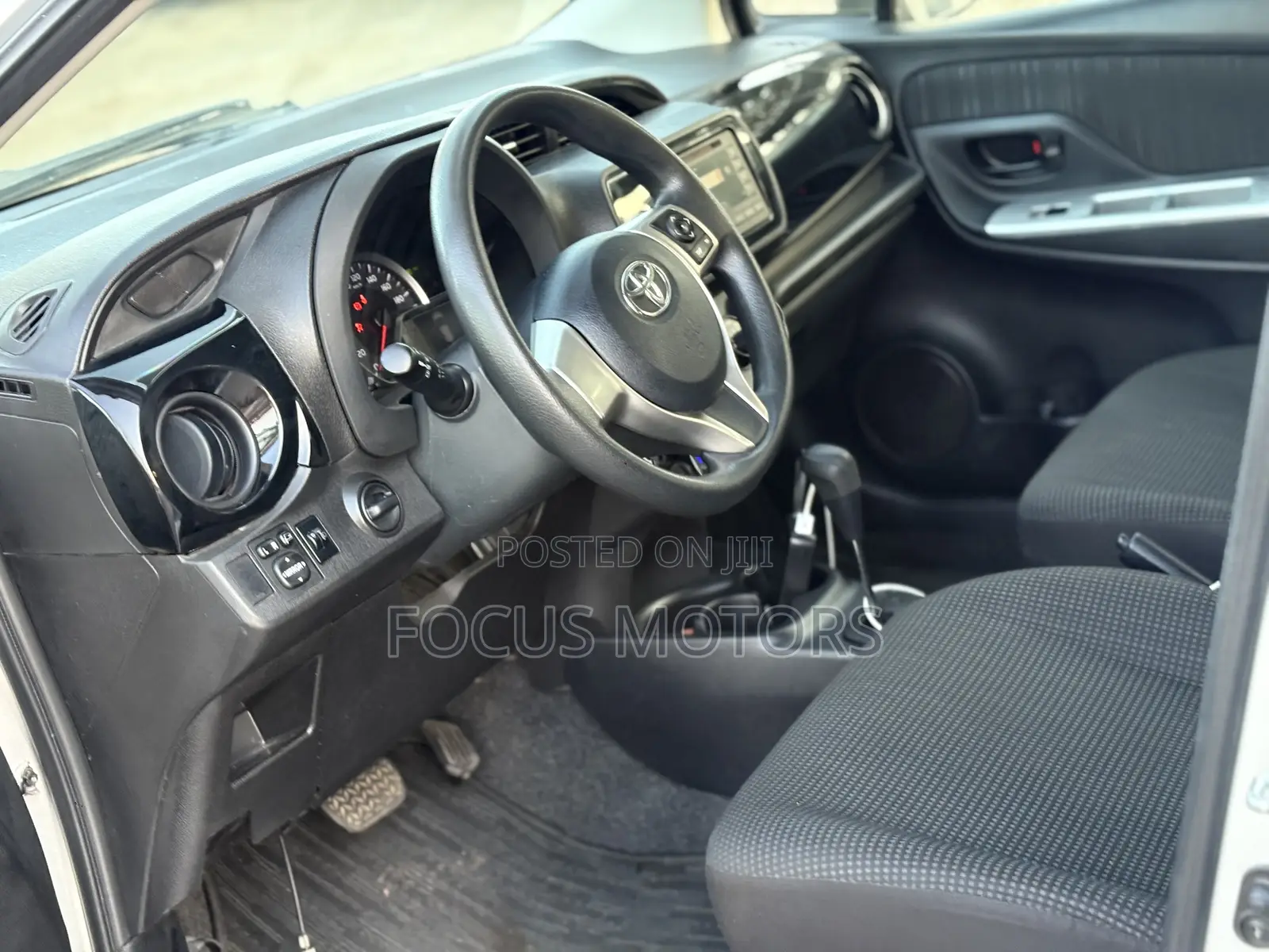 Toyota Vitz 1.5 FWD 3dr 2015 Silver