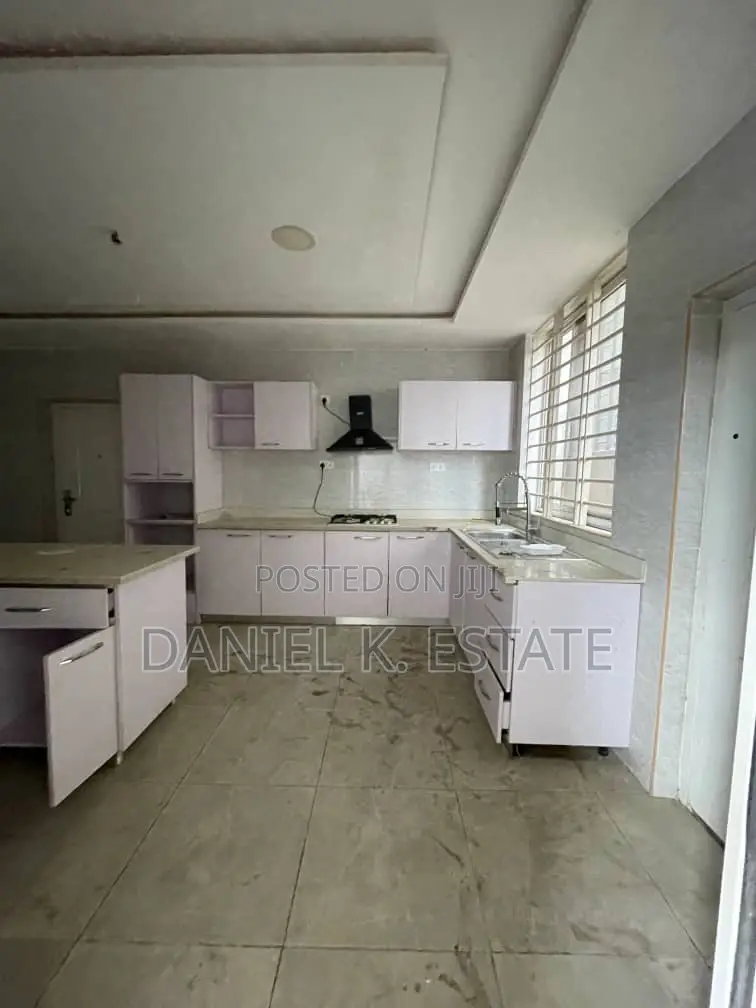 4bdrm Duplex in Lake Side Estate for rent