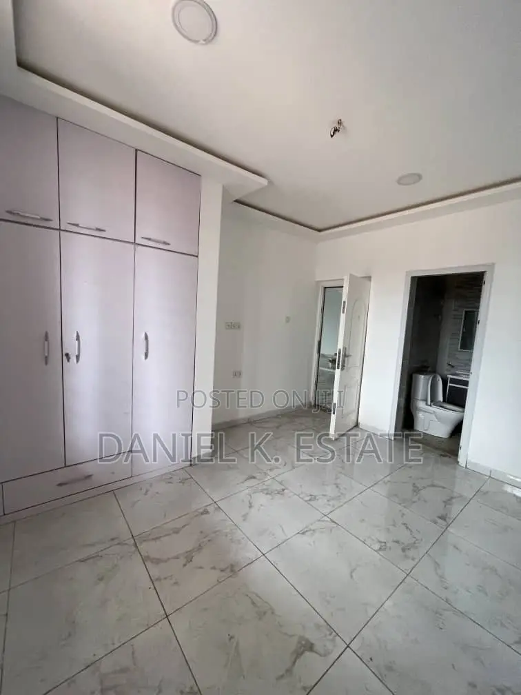 4bdrm Duplex in Lake Side Estate for rent