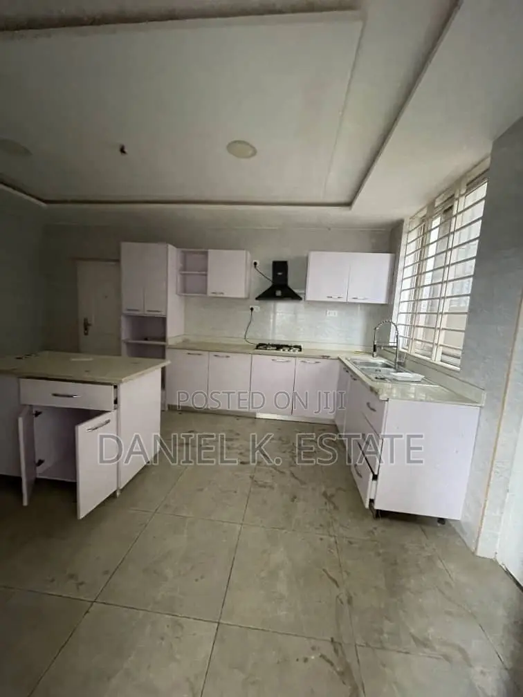 4bdrm Duplex in Lake Side Estate for rent