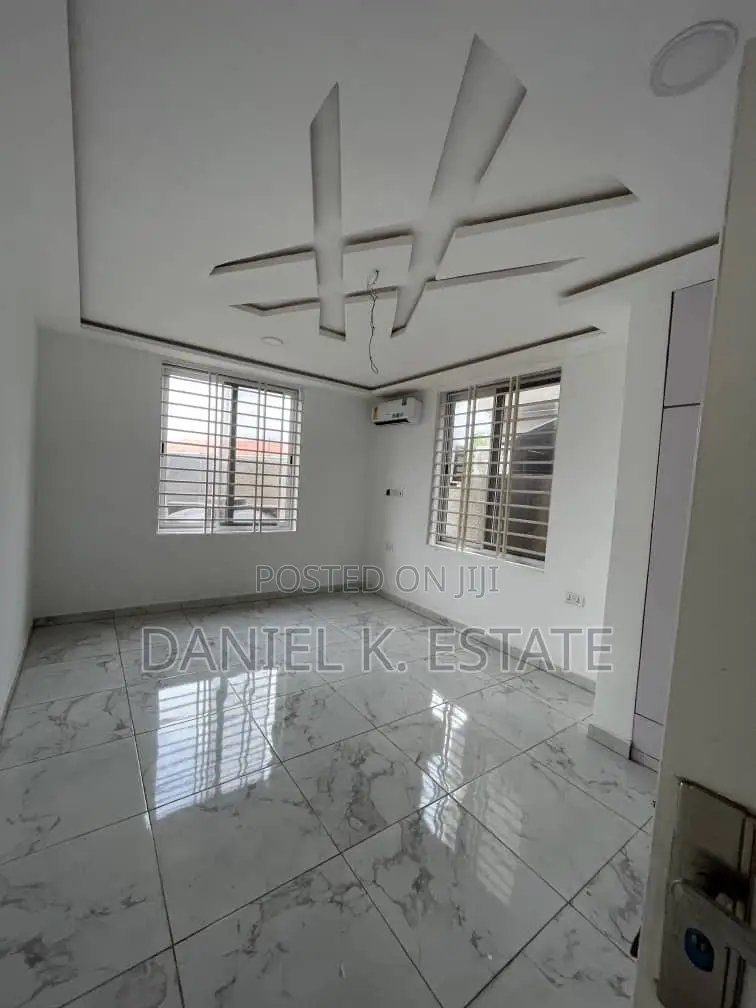 4bdrm Duplex in Lake Side Estate for rent