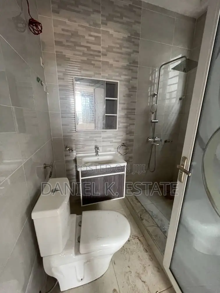 4bdrm Duplex in Lake Side Estate for rent