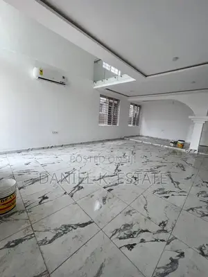 4bdrm Duplex in Lake Side Estate for rent