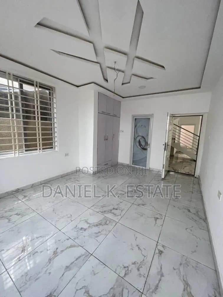 4bdrm Duplex in Lake Side Estate for rent