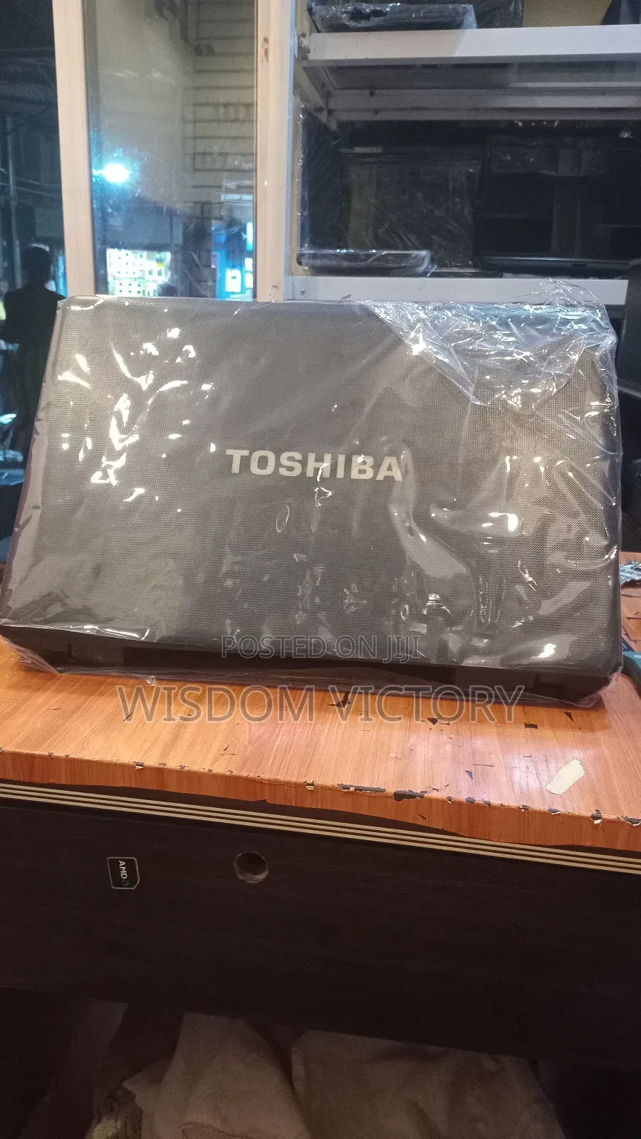 New Laptop Toshiba Satellite C850 4GB Intel HDD 320GB