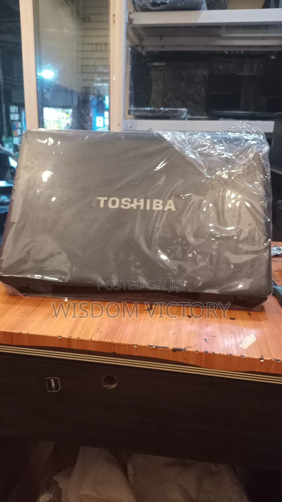 New Laptop Toshiba Satellite C850 4GB Intel HDD 320GB