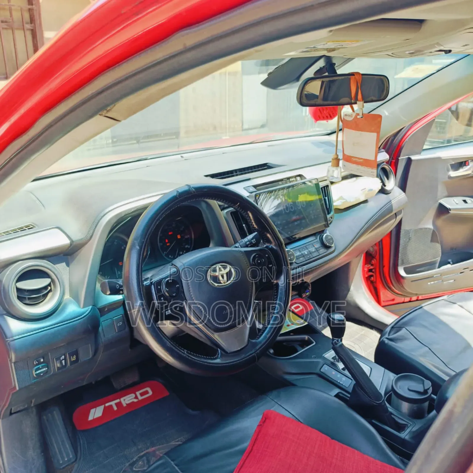 Toyota RAV4 LE 4dr SUV AWD (2.5L 4cyl 6A) 2018 Red