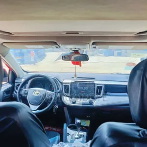 Toyota RAV4 LE 4dr SUV AWD (2.5L 4cyl 6A) 2018 Red