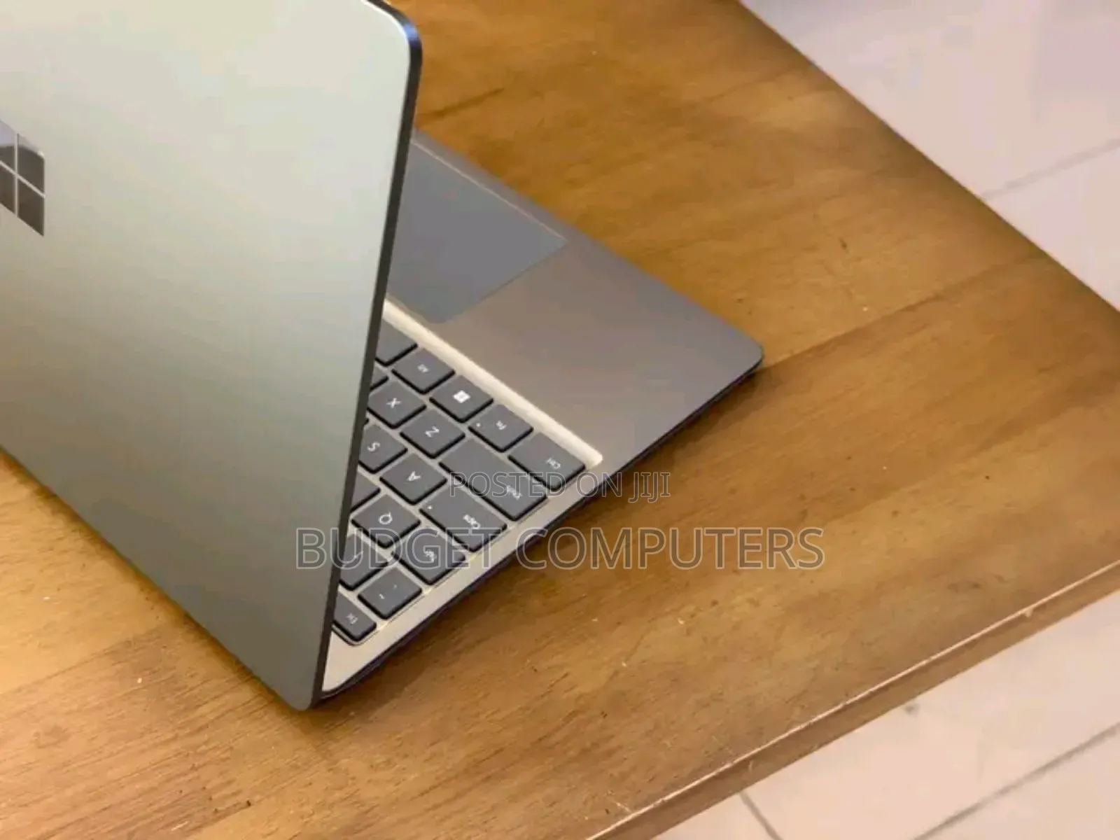 New Laptop Microsoft Surface Laptop 8GB Intel Core i5 SSD 256GB