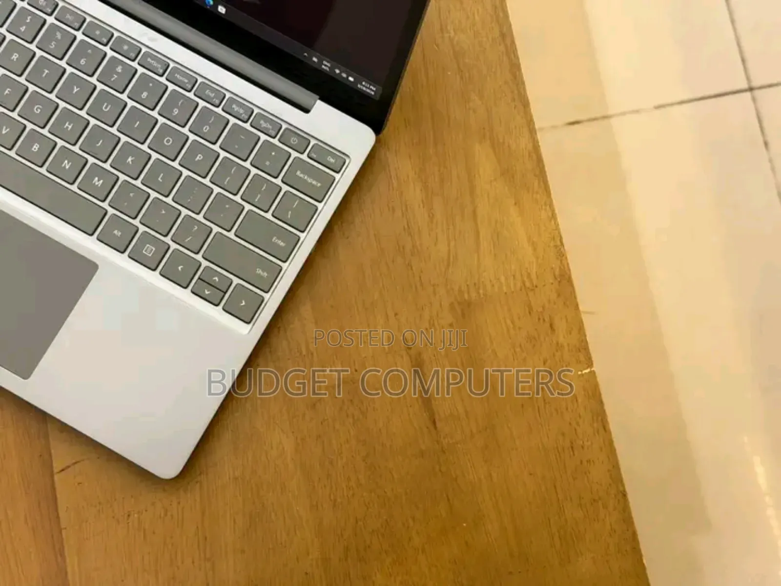 New Laptop Microsoft Surface Laptop 8GB Intel Core i5 SSD 256GB