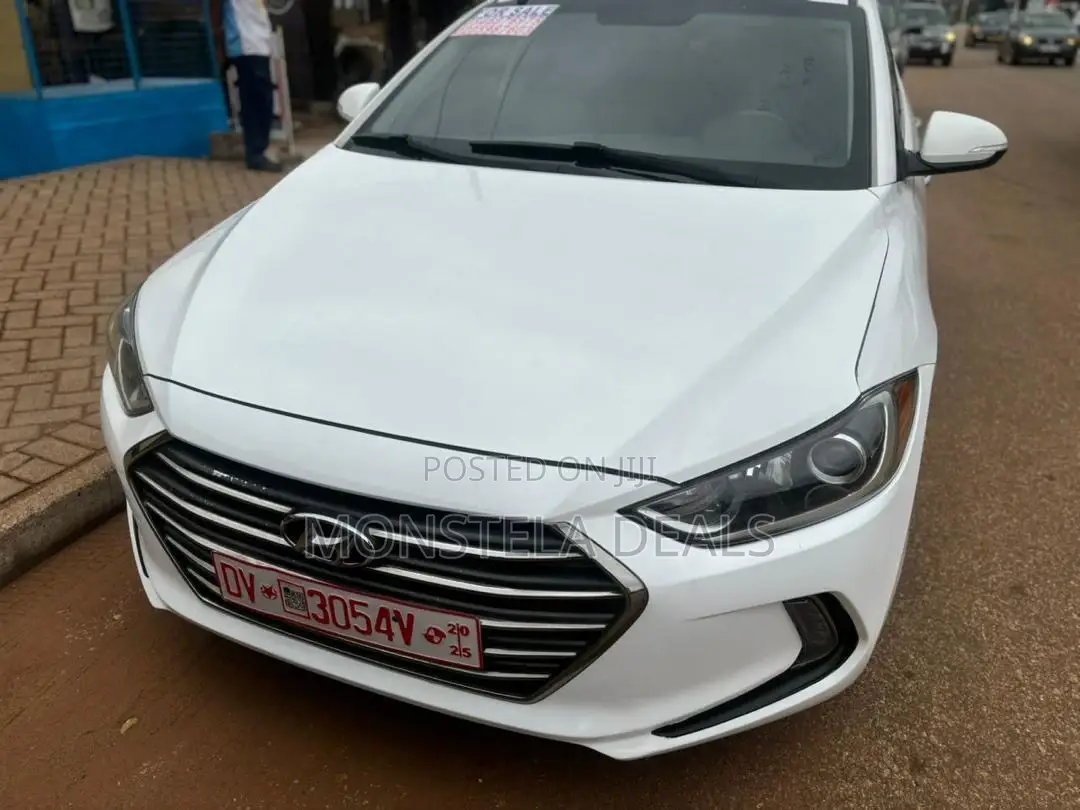 Hyundai Elantra Limited Sedan FWD (2.0L 4cyl 6A) 2017 White