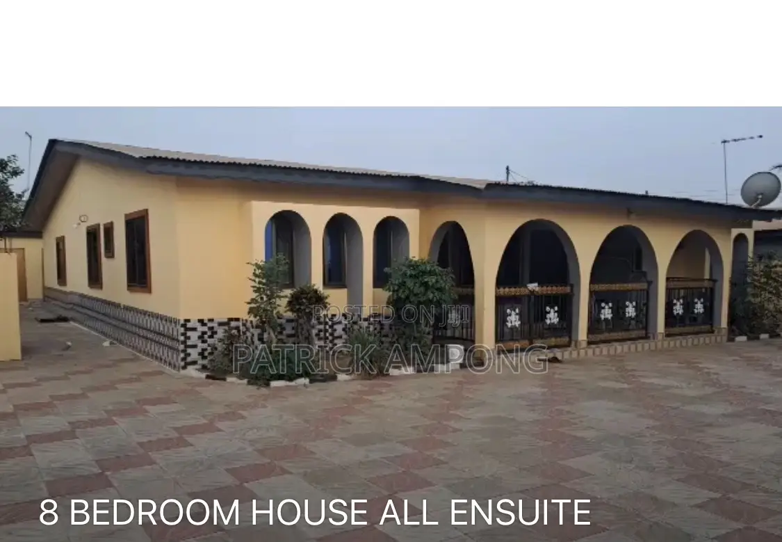 8bdrm House in Lashibi for sale