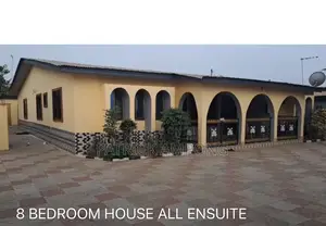 8bdrm House in Lashibi for sale