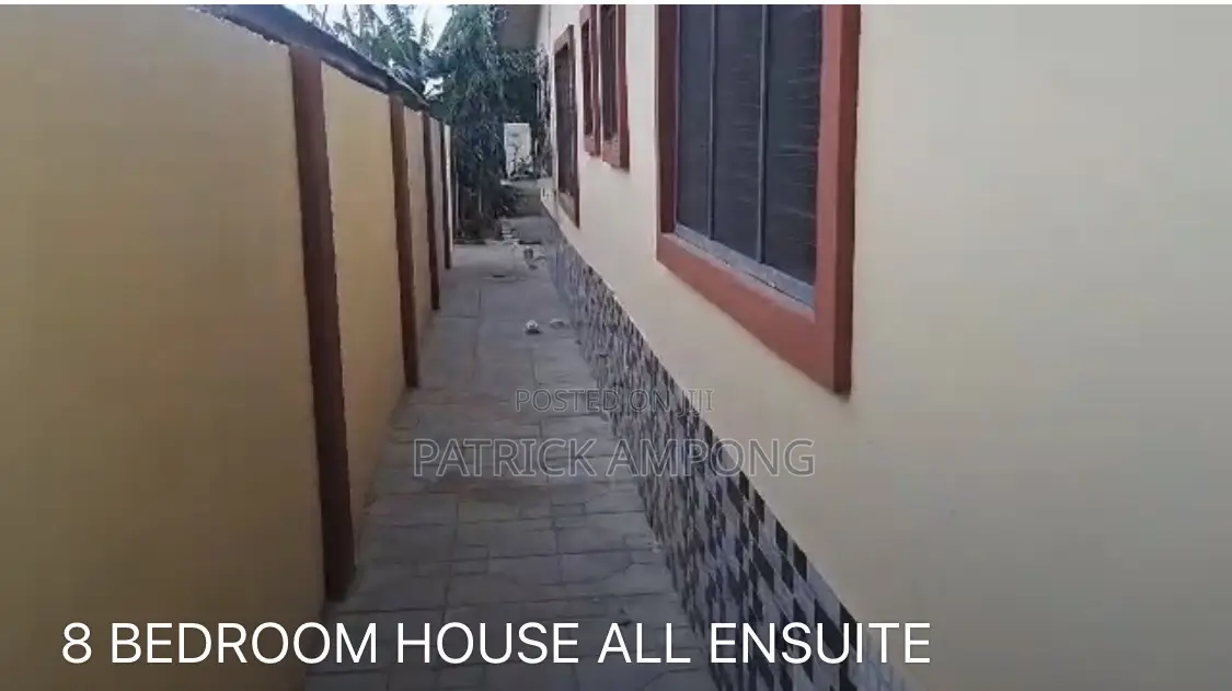 8bdrm House in Lashibi for sale