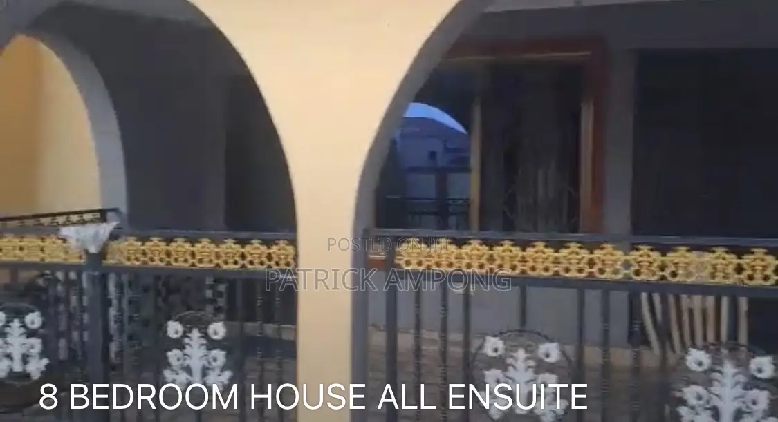 8bdrm House in Lashibi for sale