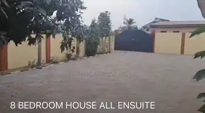 8bdrm House in Lashibi for sale