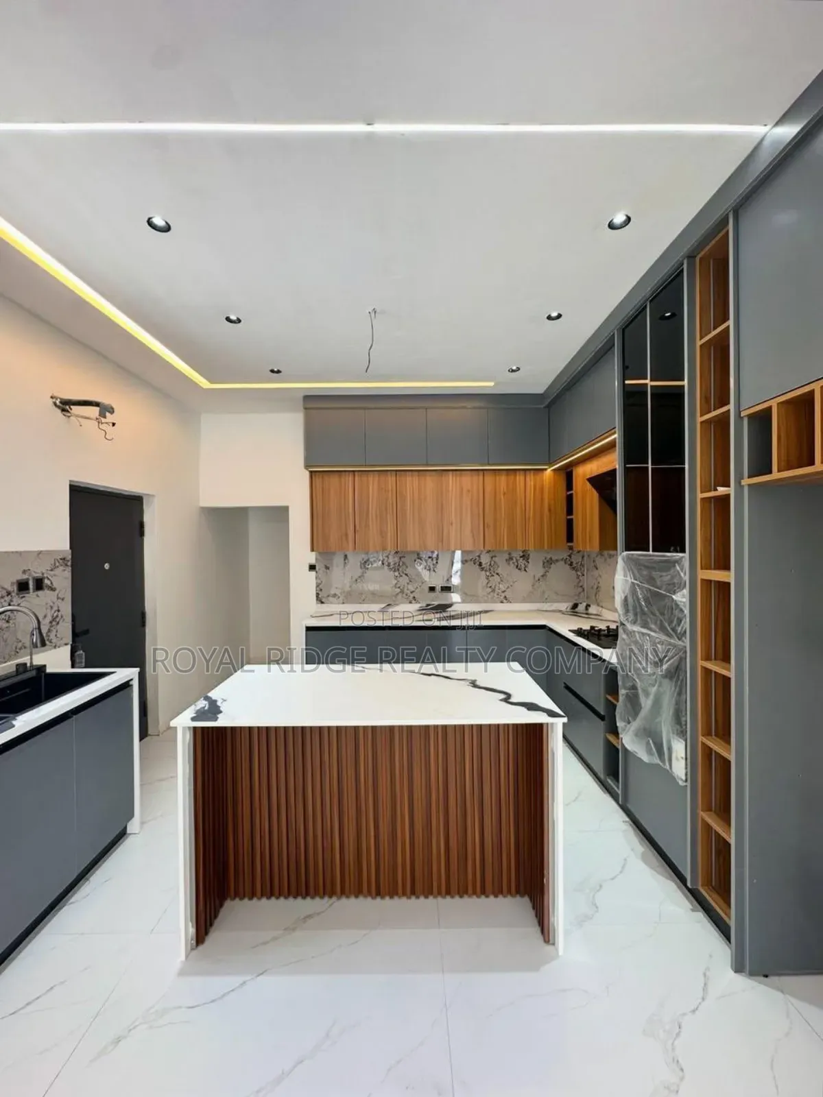 3bdrm House in Lakeside, Accra Metropolitan for sale