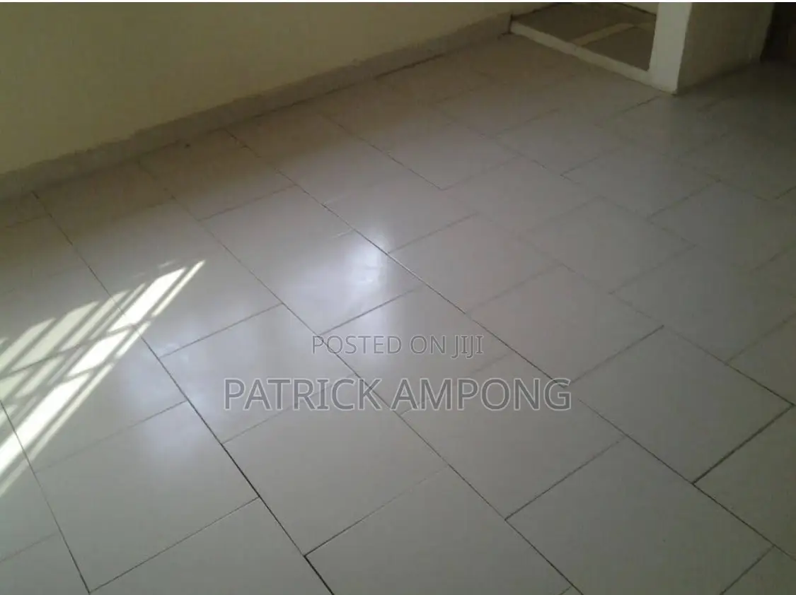 8bdrm House in Lashibi for sale