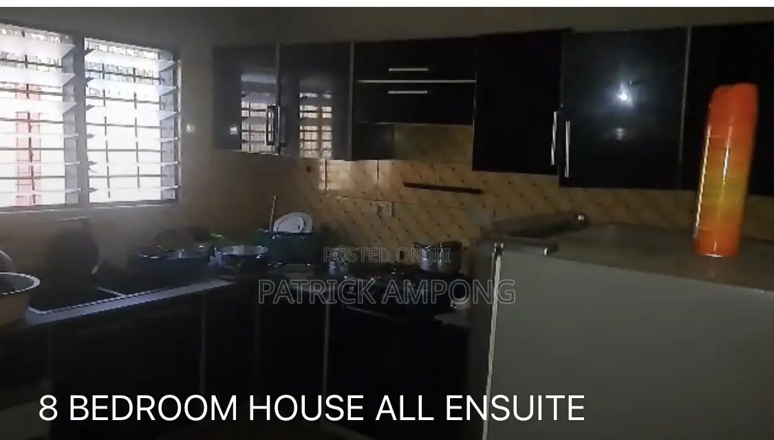 8bdrm House in Lashibi for sale