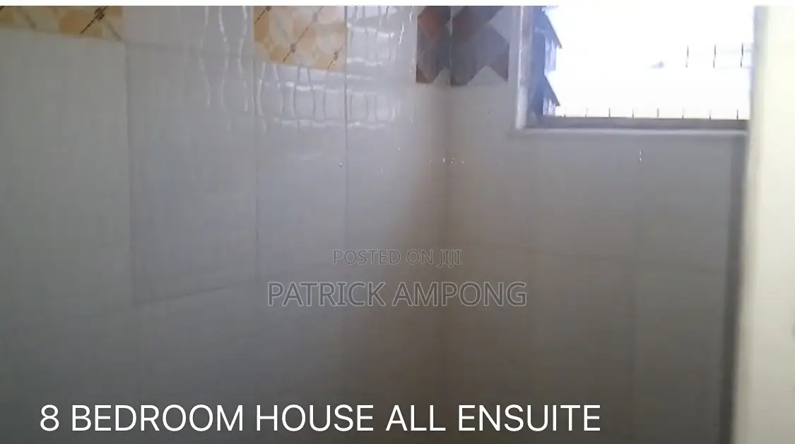 8bdrm House in Lashibi for sale