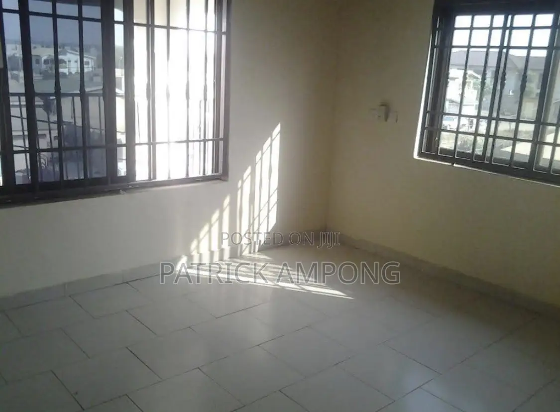 8bdrm House in Lashibi for sale