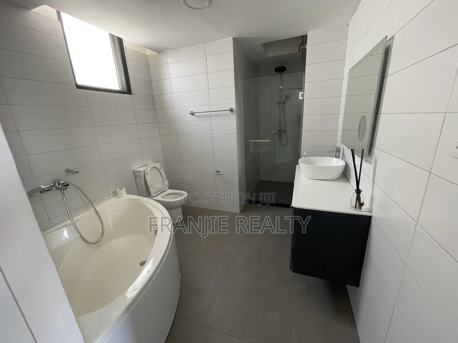 4bdrm Townhouse / Terrace in Franjie Realty, Tseaddo for rent