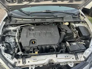 Toyota Corolla SE (1.8L 4cyl 6M) 2018 Silver