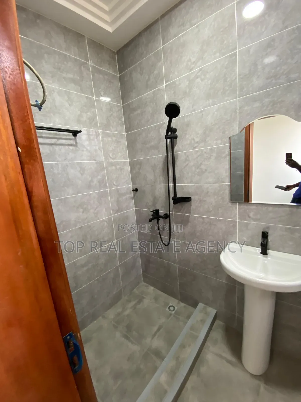 2bdrm Apartment in Asofa, Ofankor for rent