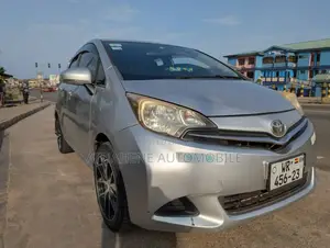 Toyota Ractis 1.3 FWD 2012 Silver