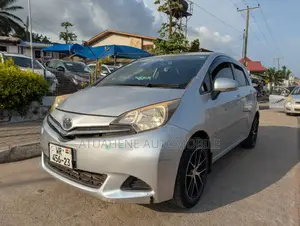 Toyota Ractis 1.3 FWD 2012 Silver