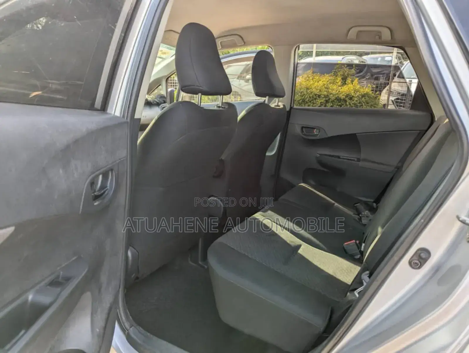 Toyota Ractis 1.3 FWD 2012 Silver