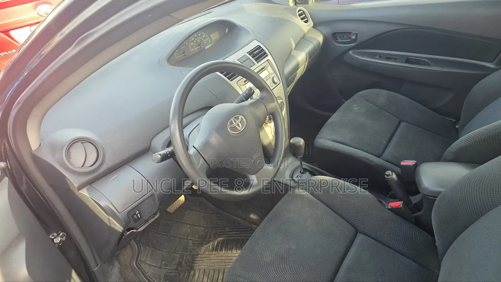 Toyota Yaris SE Hatchback 5dr 2012 Black