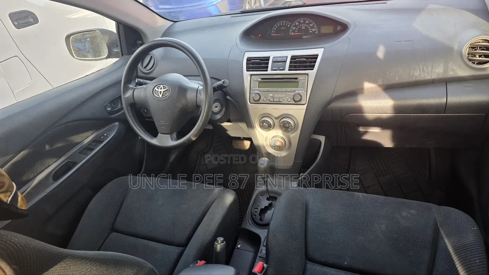 Toyota Yaris SE Hatchback 5dr 2012 Black