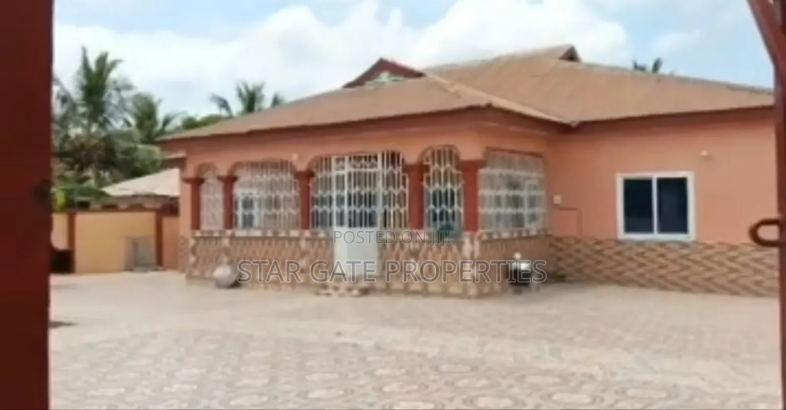 6bdrm House in Aputuogya, Kumasi Metropolitan for sale