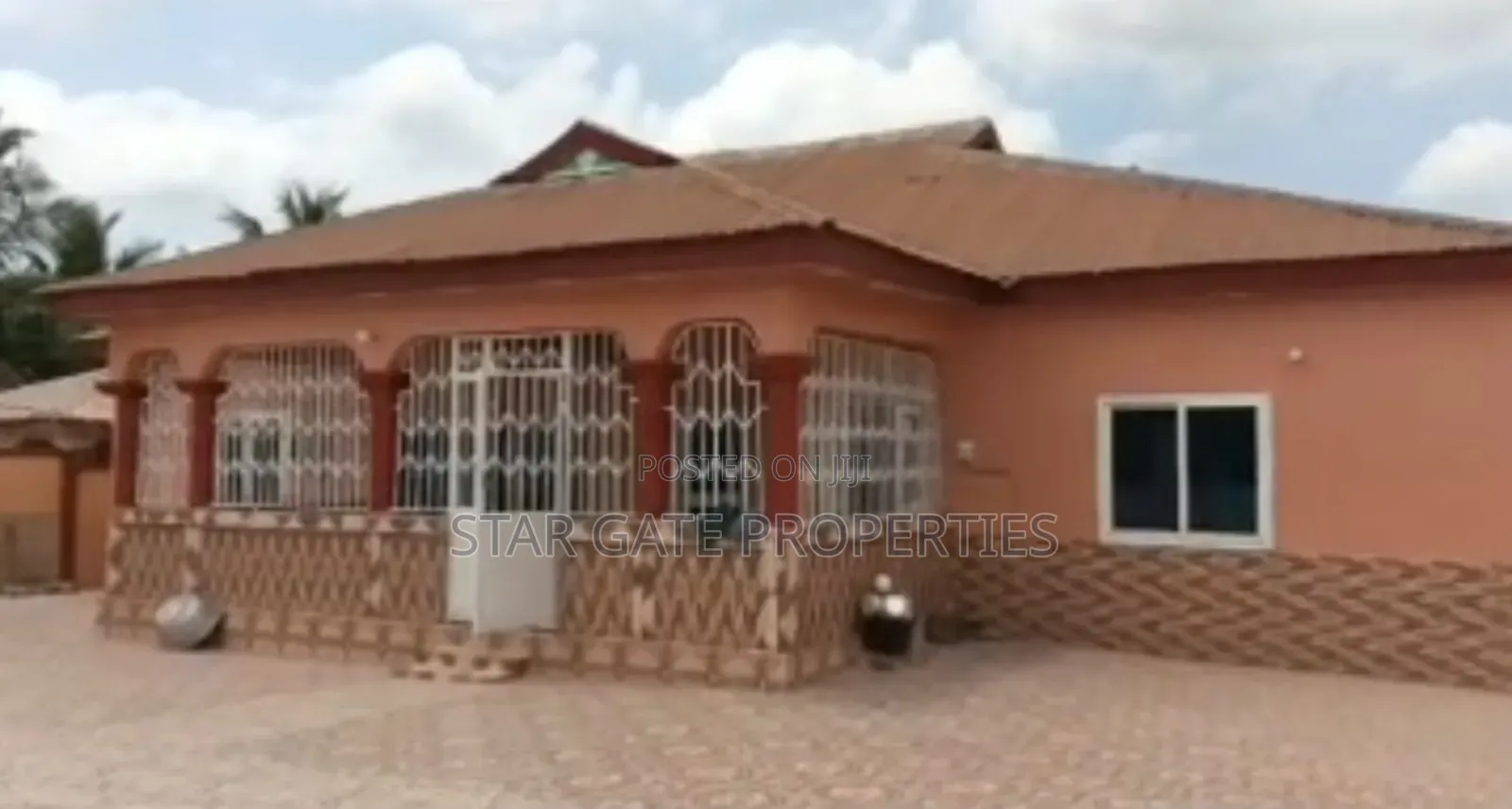 6bdrm House in Aputuogya, Kumasi Metropolitan for sale