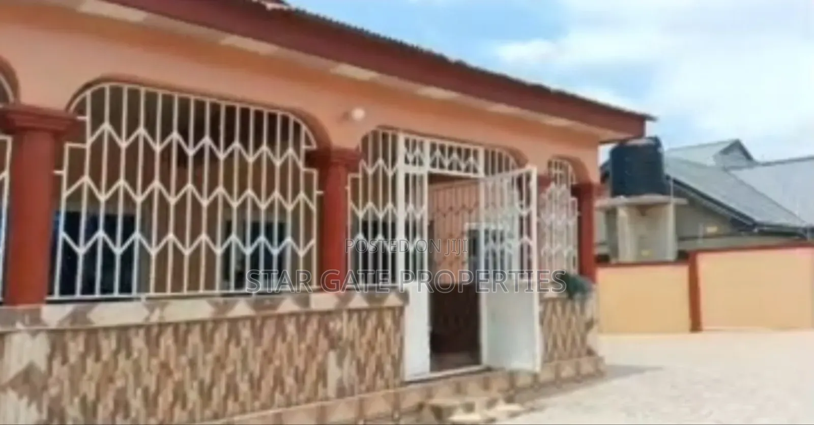 6bdrm House in Aputuogya, Kumasi Metropolitan for sale