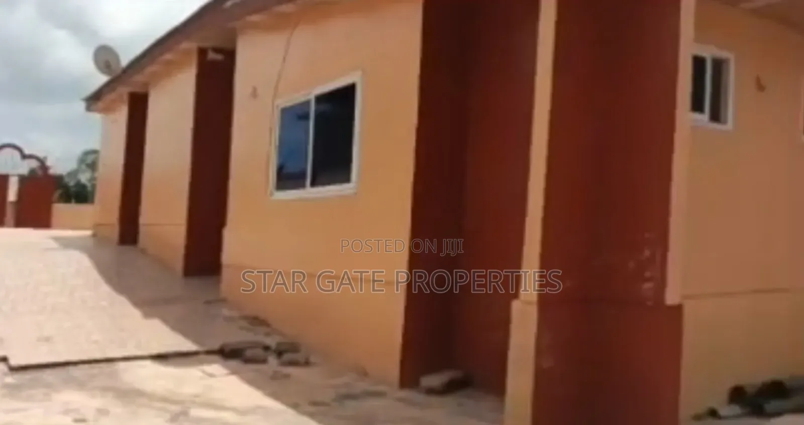 6bdrm House in Aputuogya, Kumasi Metropolitan for sale