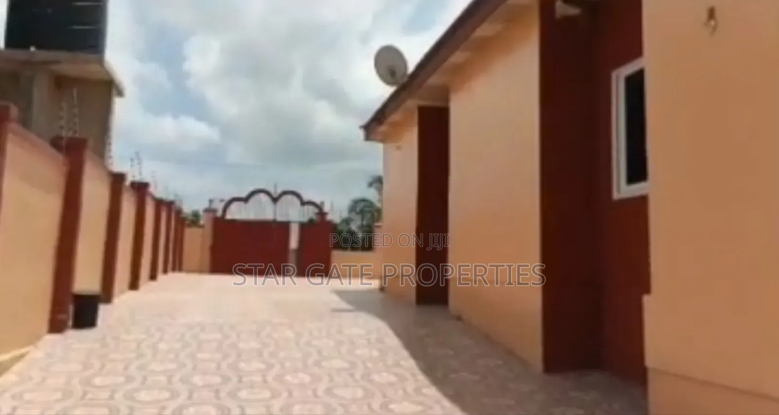 6bdrm House in Aputuogya, Kumasi Metropolitan for sale