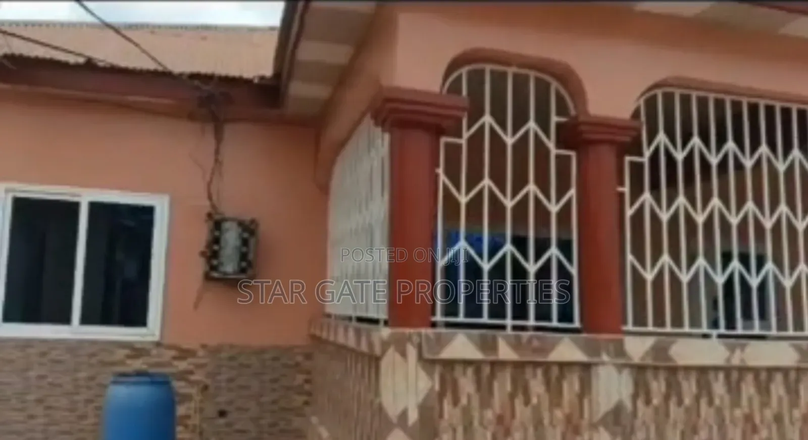 6bdrm House in Aputuogya, Kumasi Metropolitan for sale