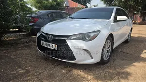 Toyota Camry SE 4dr Sedan (2.5L 4cyl 6A) 2017 White