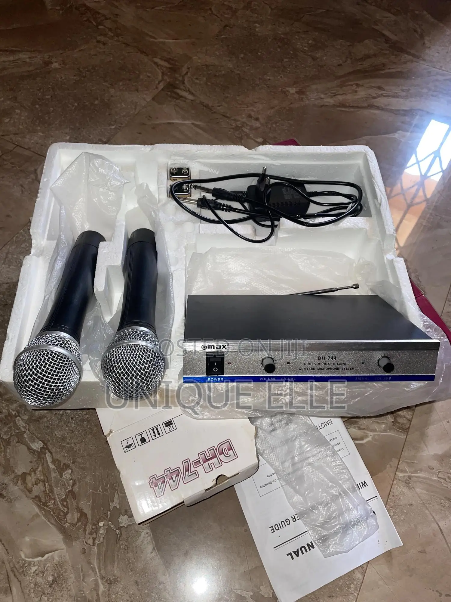 Dh - 744 Wireless Microphone 2 In 1